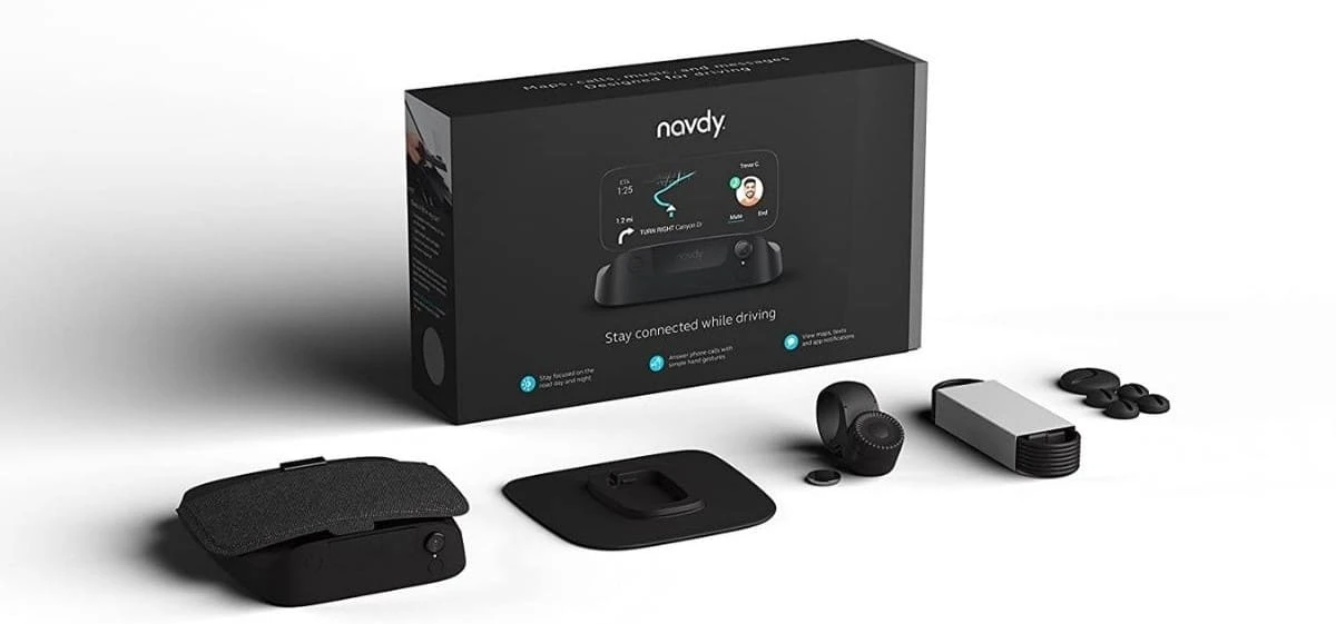 car-accessories-for-men-Navdy-Heads