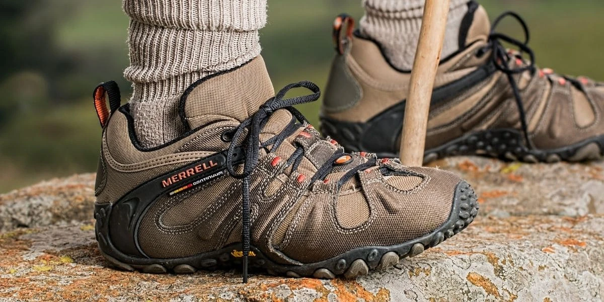 BEST-HIKING-SHOES-TO-HELP