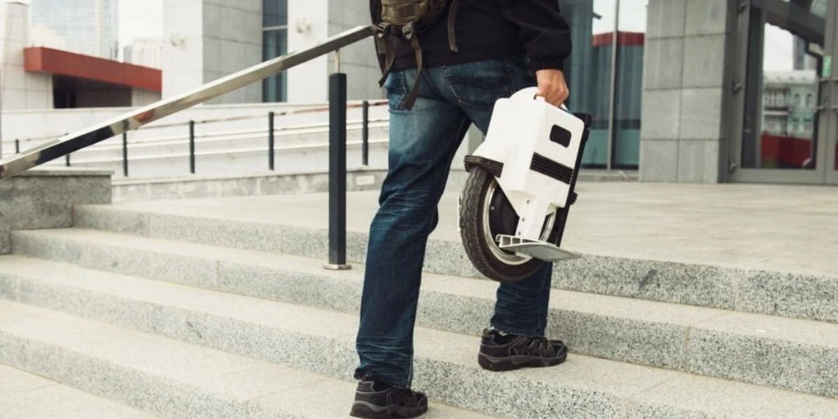electric-unicycles-benefits-Easy-to-Carry