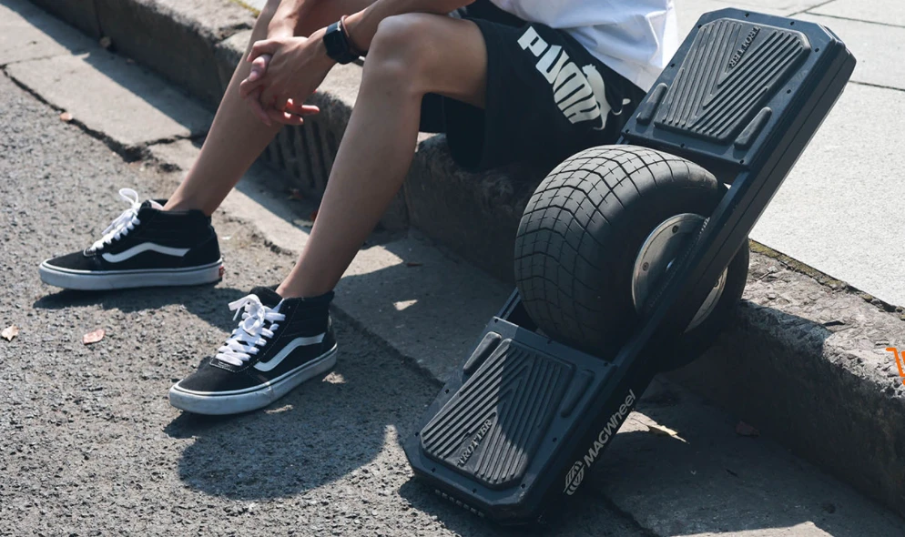 one-wheel-hoverboards-Magwheel-Trotter