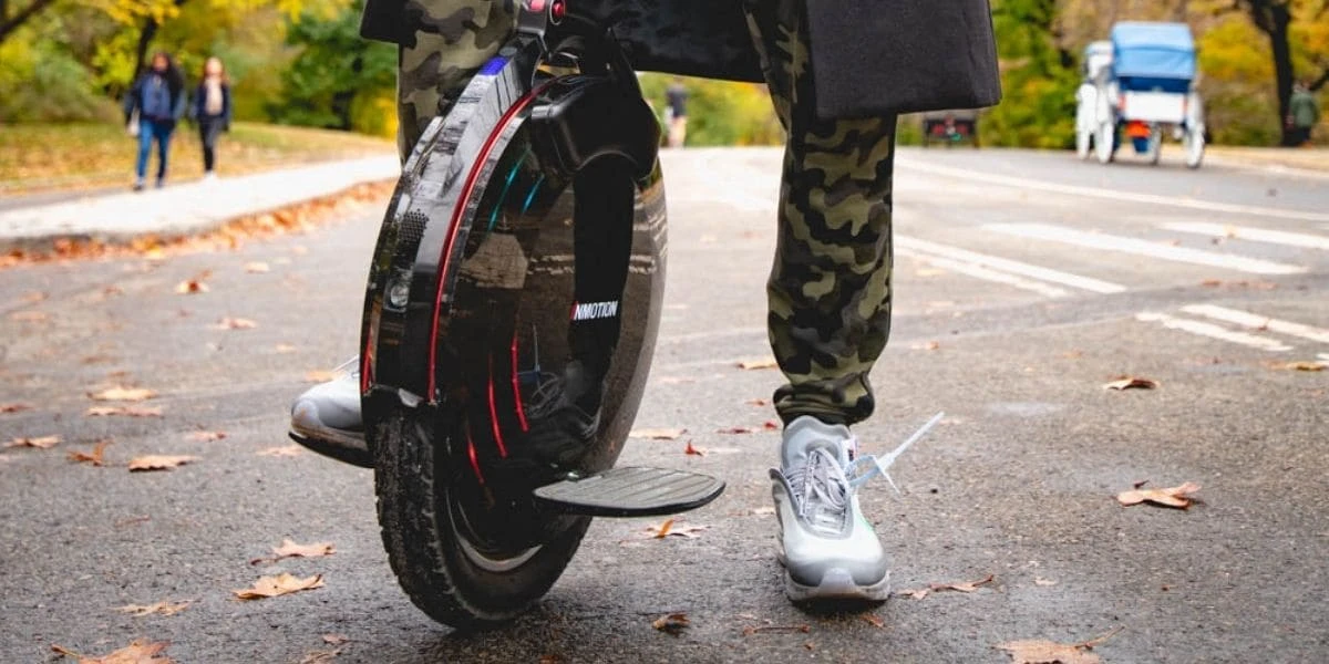 portable-electric-unicycles-Inmotion-V10F