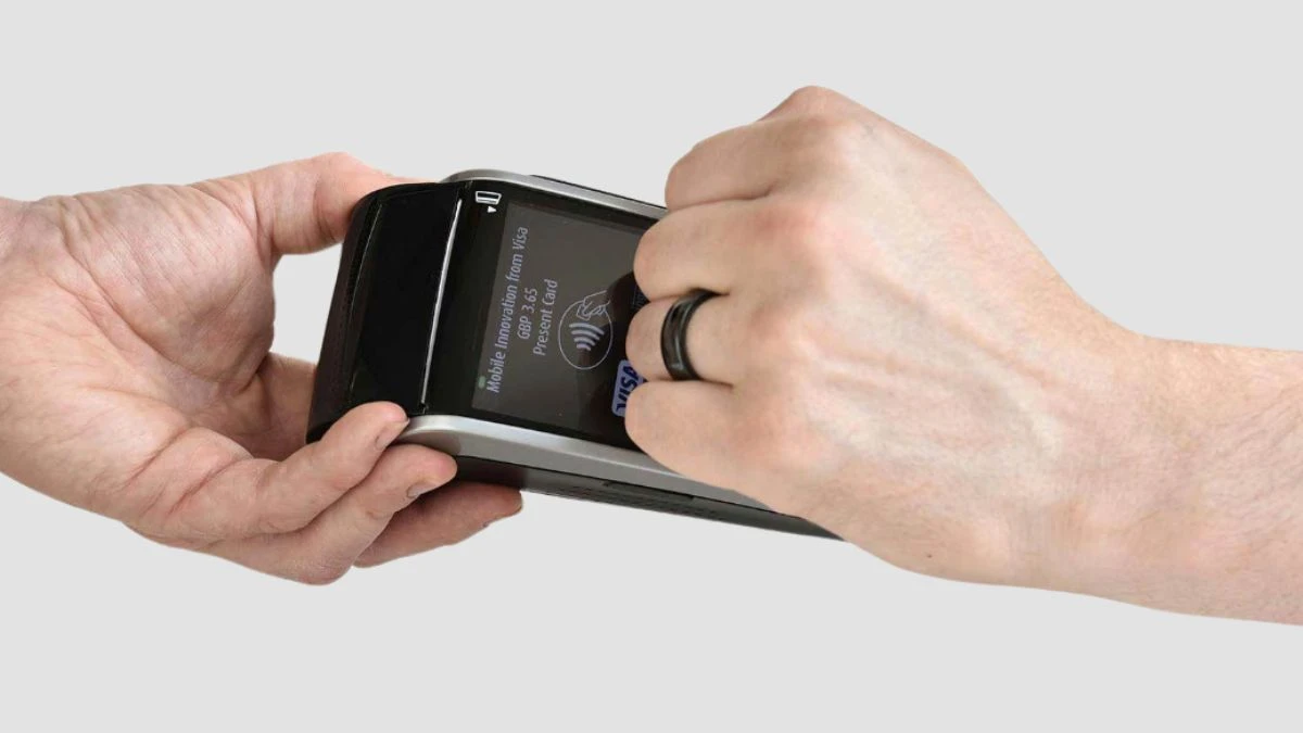 smart-jewelry-smartphone-dissplay